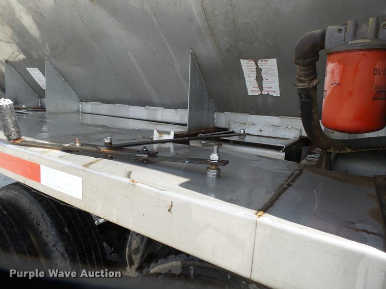 image for item DB7002 2001 Freightliner Century Class fertilizer tender truck