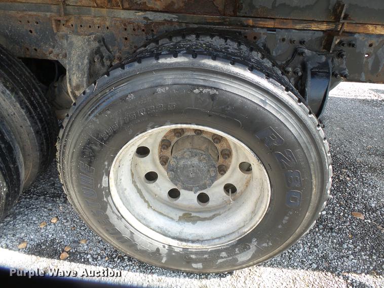 image for item DB7002 2001 Freightliner Century Class fertilizer tender truck