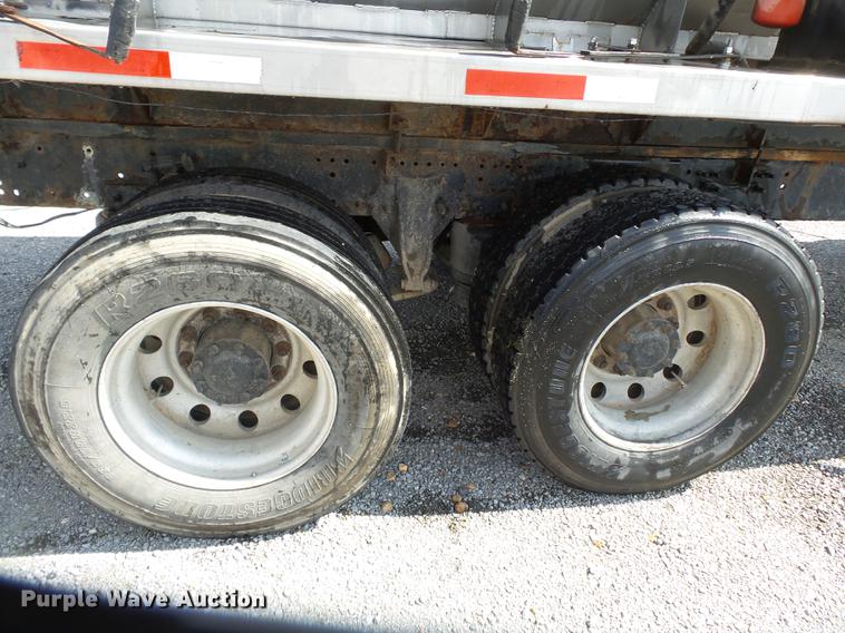 image for item DB7002 2001 Freightliner Century Class fertilizer tender truck