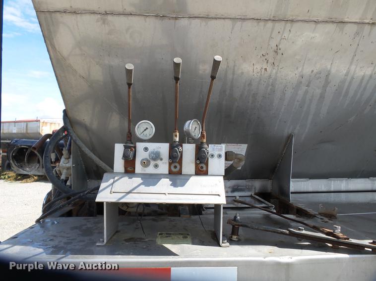 image for item DB7002 2001 Freightliner Century Class fertilizer tender truck