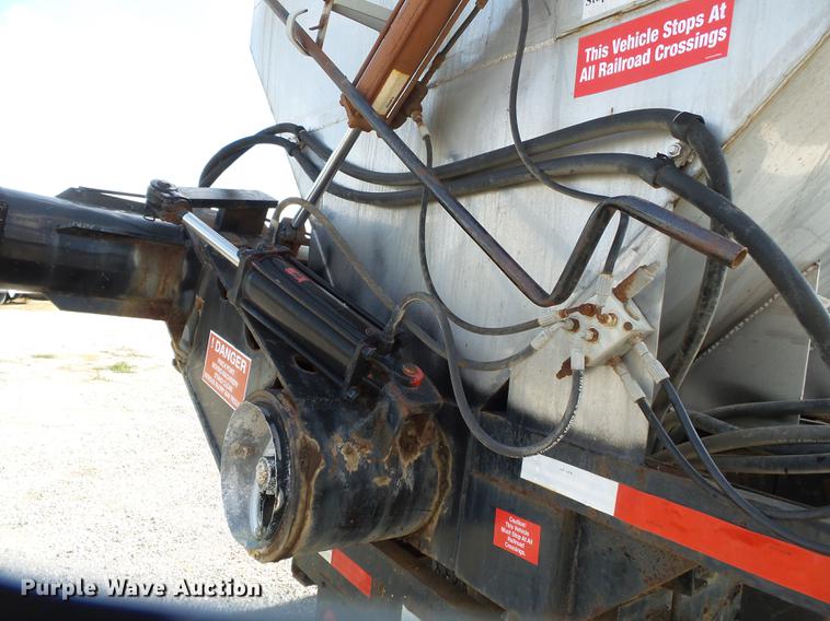 image for item DB7002 2001 Freightliner Century Class fertilizer tender truck