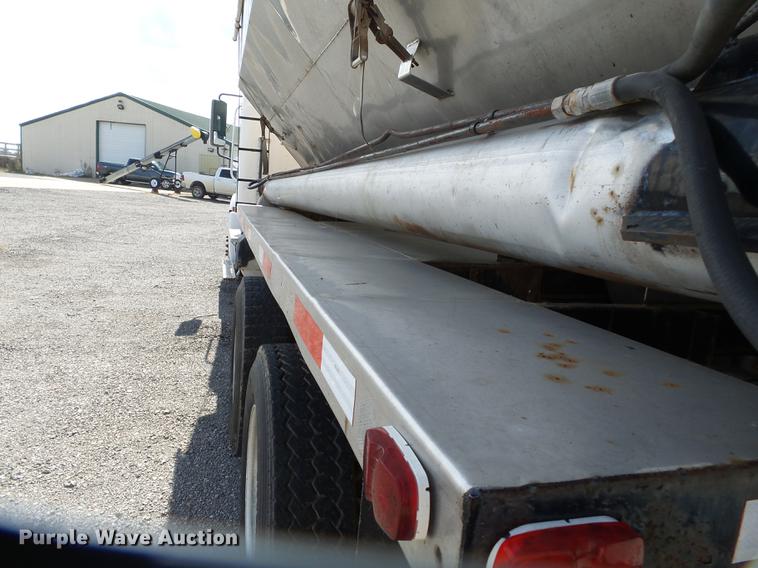 image for item DB7002 2001 Freightliner Century Class fertilizer tender truck