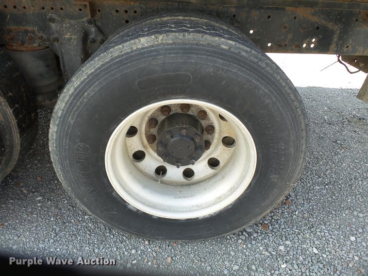 image for item DB7002 2001 Freightliner Century Class fertilizer tender truck