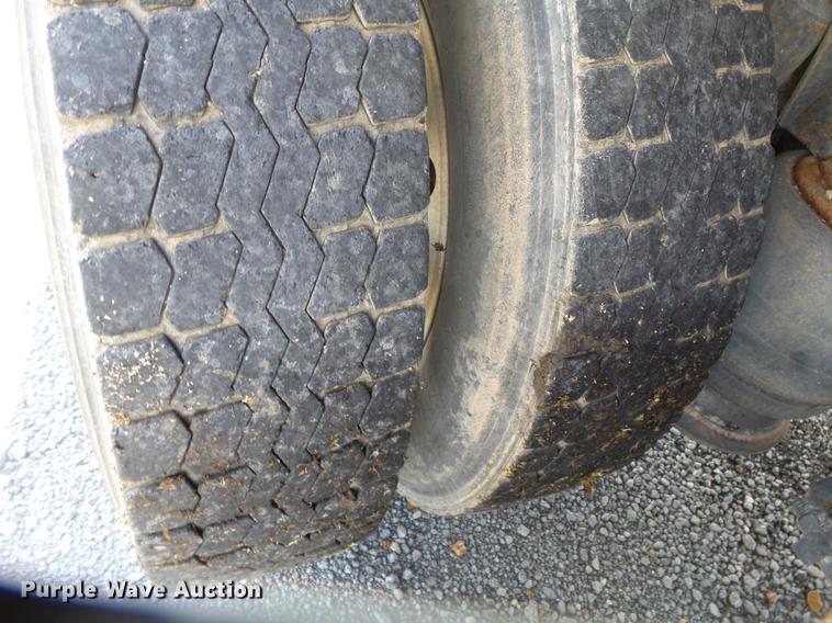 image for item DB7002 2001 Freightliner Century Class fertilizer tender truck