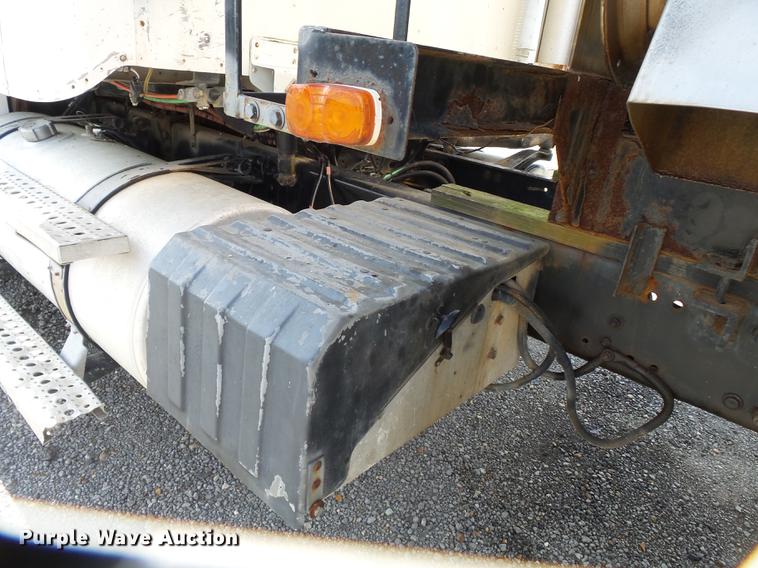 image for item DB7002 2001 Freightliner Century Class fertilizer tender truck