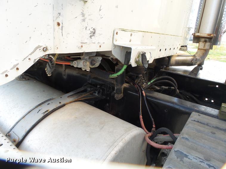 image for item DB7002 2001 Freightliner Century Class fertilizer tender truck