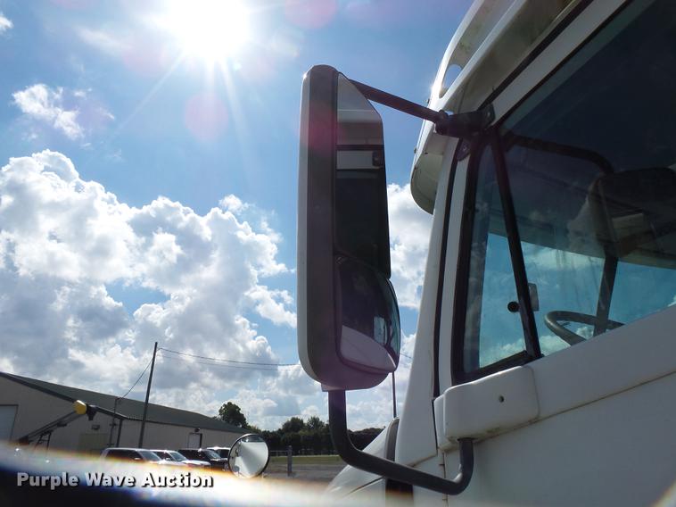 image for item DB7002 2001 Freightliner Century Class fertilizer tender truck