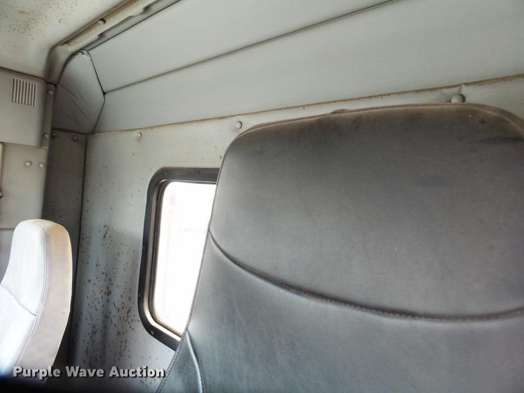 image for item DB7002 2001 Freightliner Century Class fertilizer tender truck