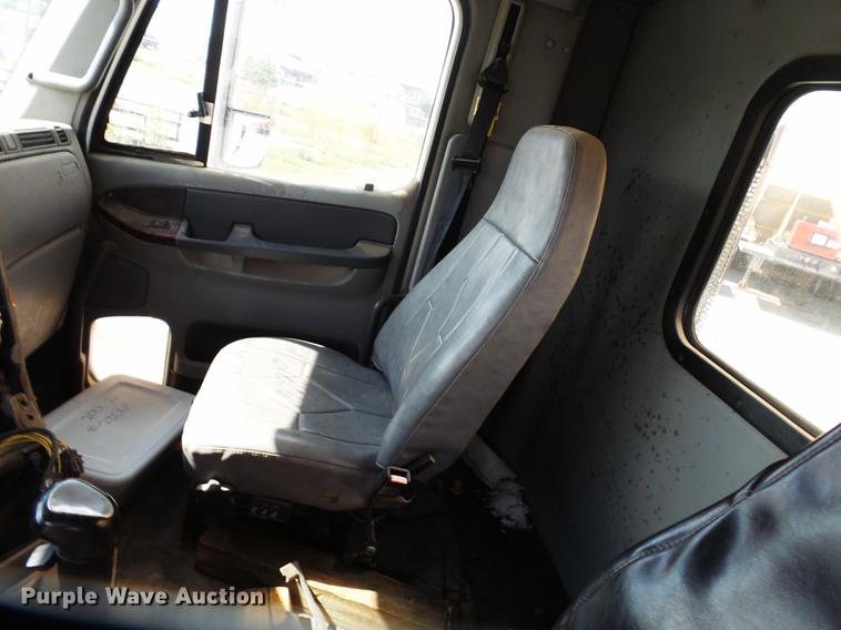 image for item DB7002 2001 Freightliner Century Class fertilizer tender truck