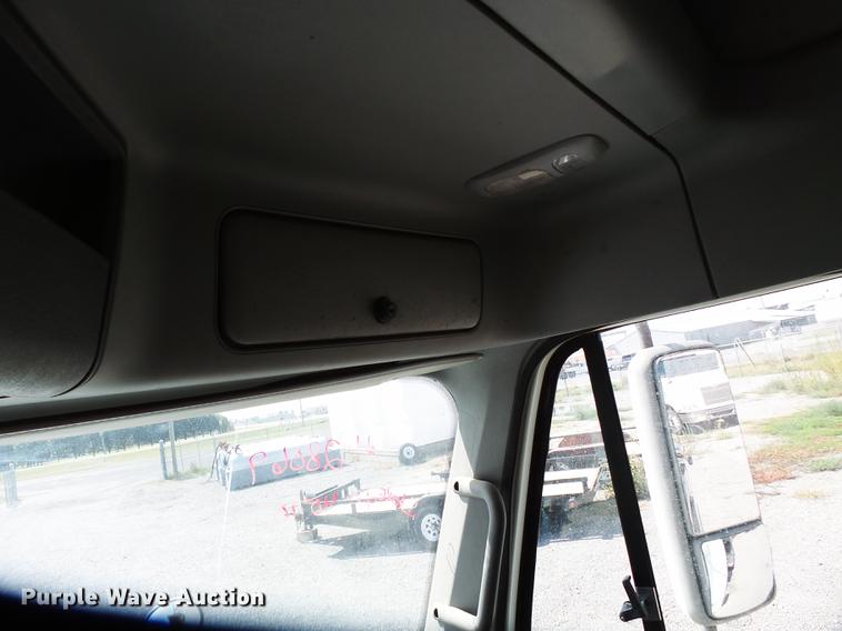 image for item DB7002 2001 Freightliner Century Class fertilizer tender truck