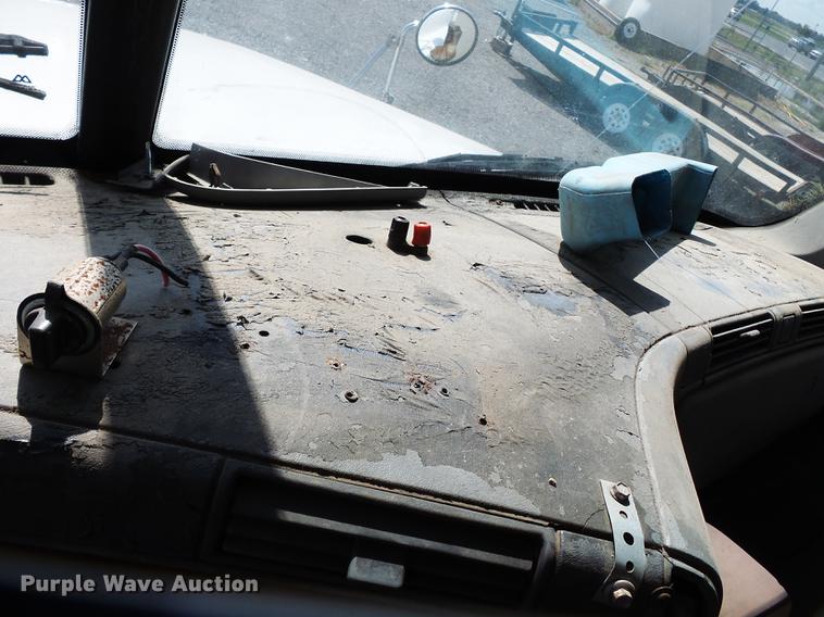 image for item DB7002 2001 Freightliner Century Class fertilizer tender truck