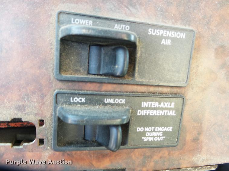 image for item DB7002 2001 Freightliner Century Class fertilizer tender truck