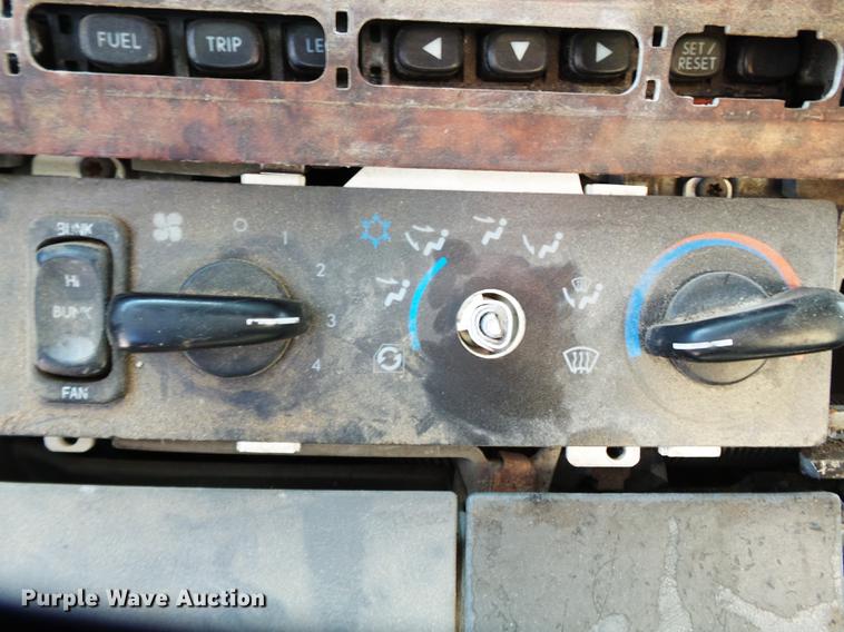 image for item DB7002 2001 Freightliner Century Class fertilizer tender truck