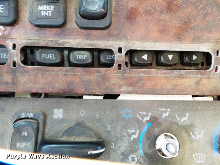 image for item DB7002 2001 Freightliner Century Class fertilizer tender truck