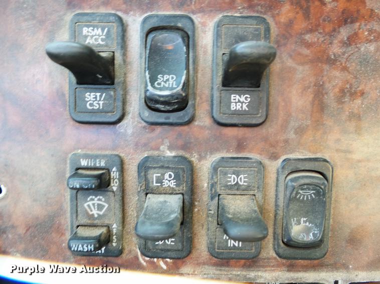 image for item DB7002 2001 Freightliner Century Class fertilizer tender truck