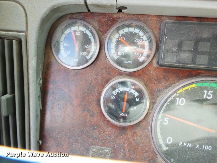 image for item DB7002 2001 Freightliner Century Class fertilizer tender truck