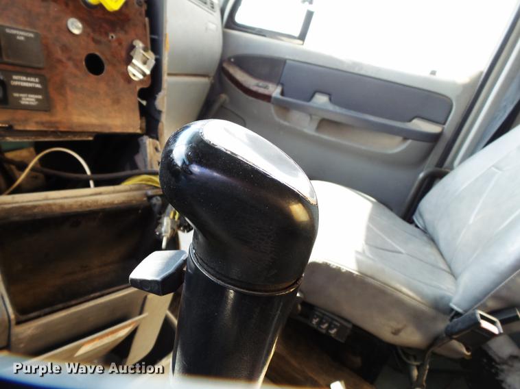 image for item DB7002 2001 Freightliner Century Class fertilizer tender truck