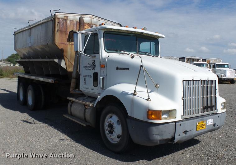 image for item DB7003 1994 International 9400 fertilizer tender truck