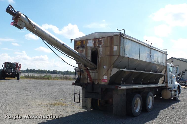 image for item DB7003 1994 International 9400 fertilizer tender truck