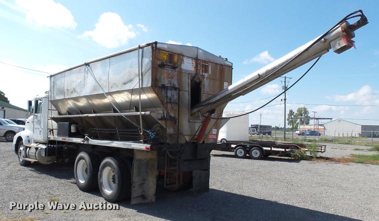 image for item DB7003 1994 International 9400 fertilizer tender truck