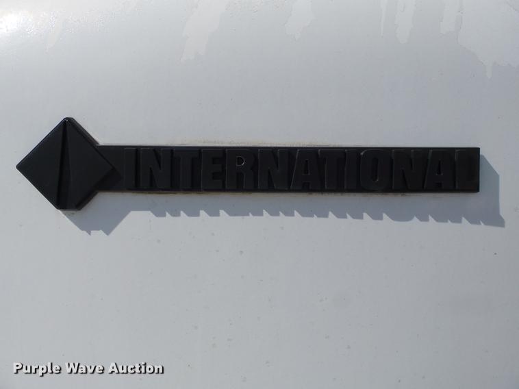 image for item DB7003 1994 International 9400 fertilizer tender truck