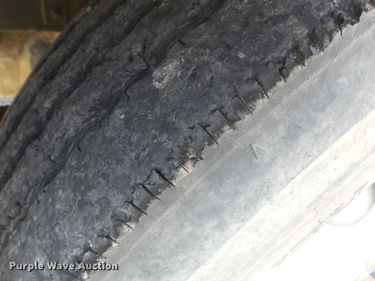 image for item DB7003 1994 International 9400 fertilizer tender truck