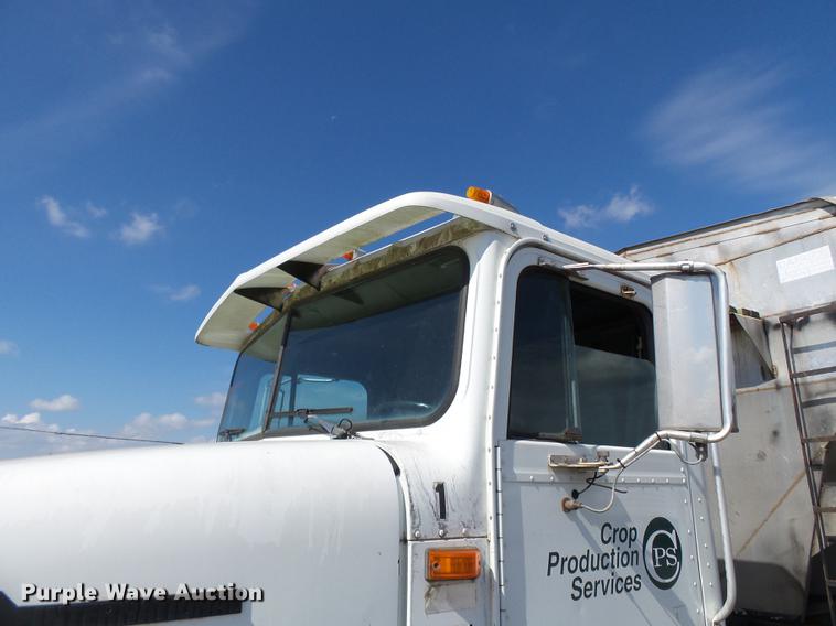 image for item DB7003 1994 International 9400 fertilizer tender truck