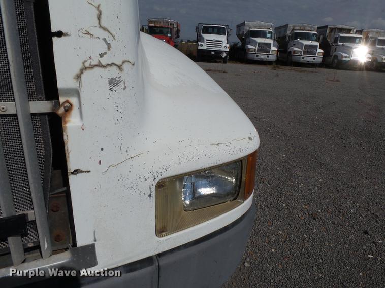 image for item DB7003 1994 International 9400 fertilizer tender truck