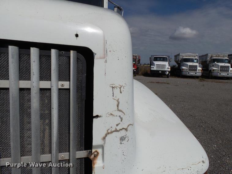 image for item DB7003 1994 International 9400 fertilizer tender truck