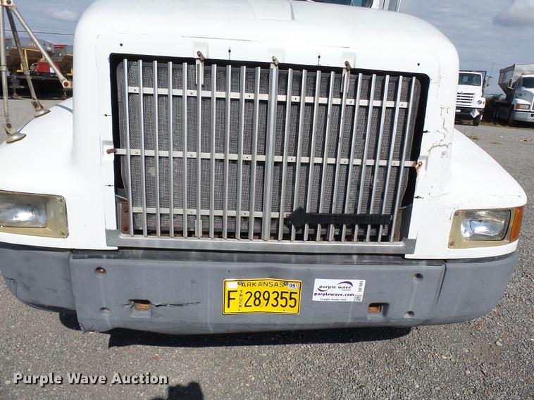 image for item DB7003 1994 International 9400 fertilizer tender truck