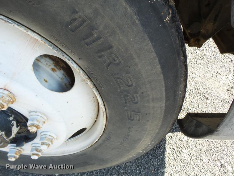 image for item DB7003 1994 International 9400 fertilizer tender truck