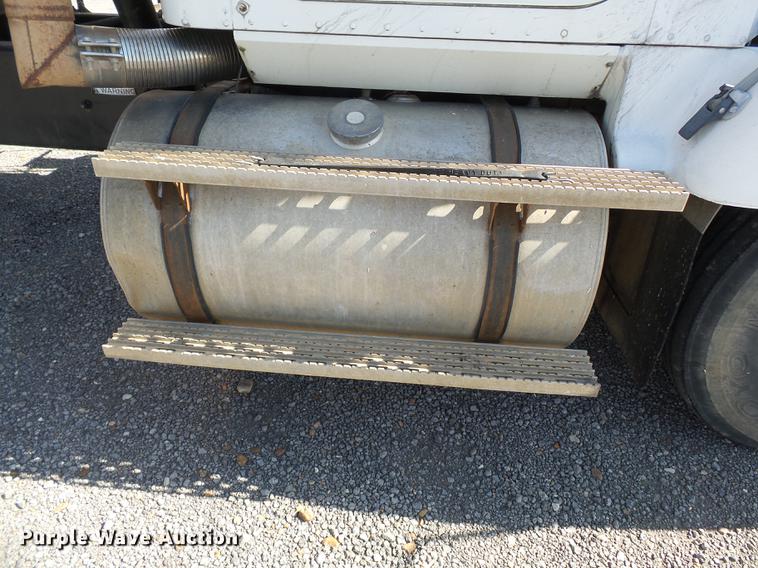 image for item DB7003 1994 International 9400 fertilizer tender truck