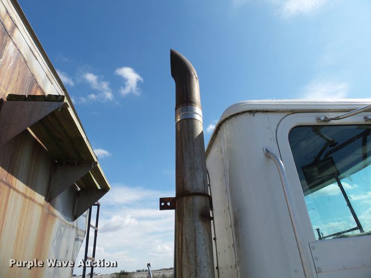 image for item DB7003 1994 International 9400 fertilizer tender truck