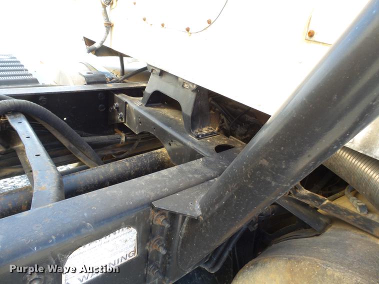 image for item DB7003 1994 International 9400 fertilizer tender truck