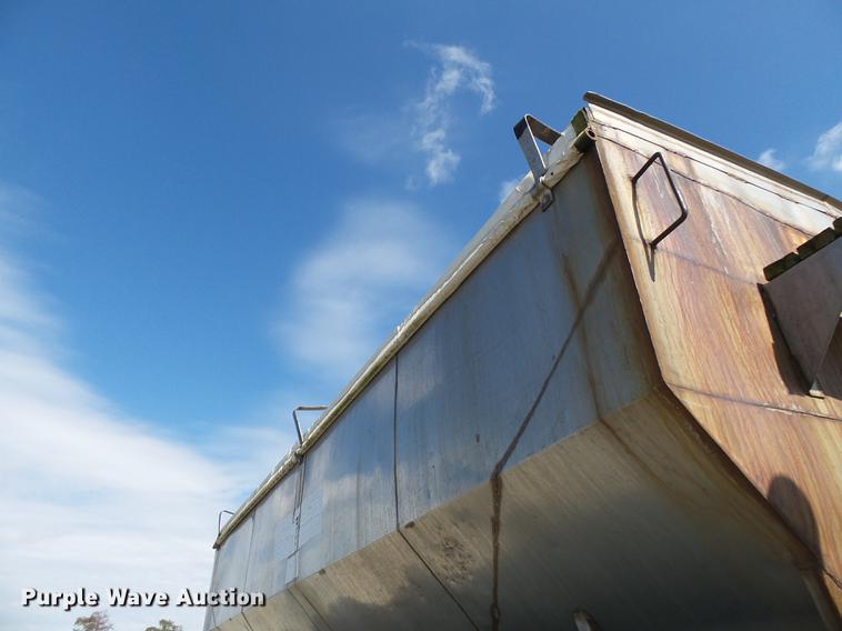 image for item DB7003 1994 International 9400 fertilizer tender truck