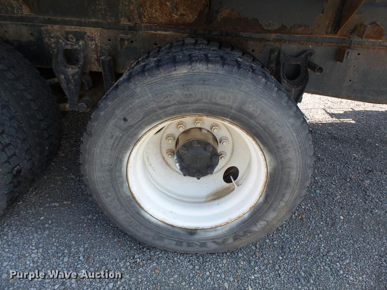 image for item DB7003 1994 International 9400 fertilizer tender truck