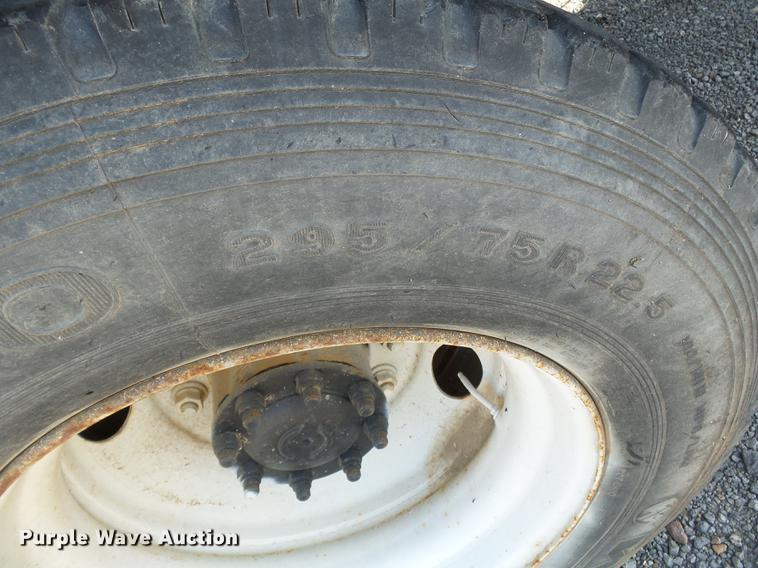 image for item DB7003 1994 International 9400 fertilizer tender truck