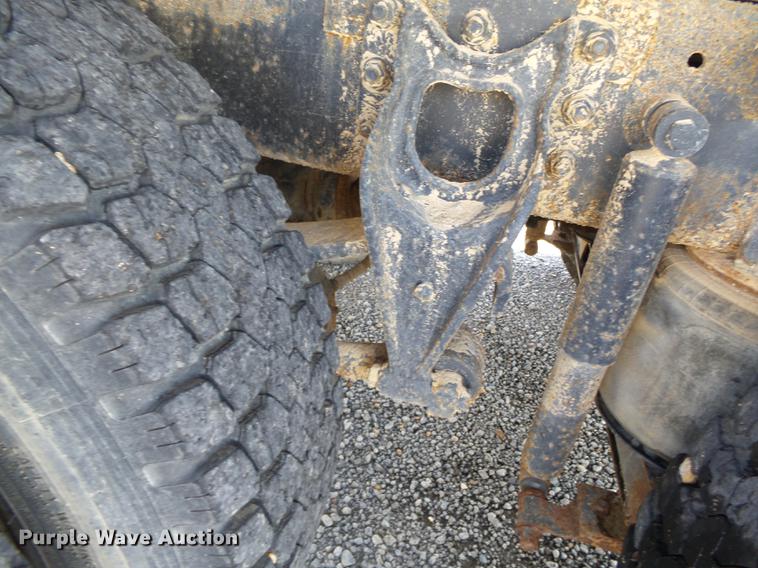 image for item DB7003 1994 International 9400 fertilizer tender truck