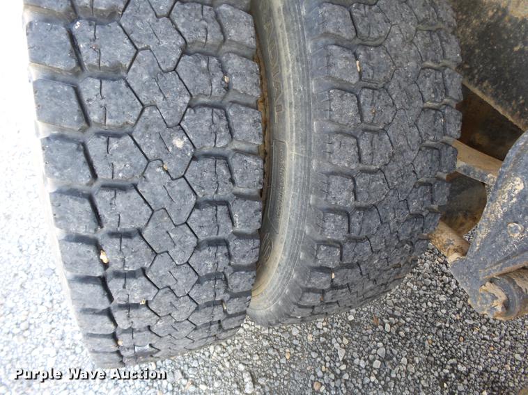 image for item DB7003 1994 International 9400 fertilizer tender truck