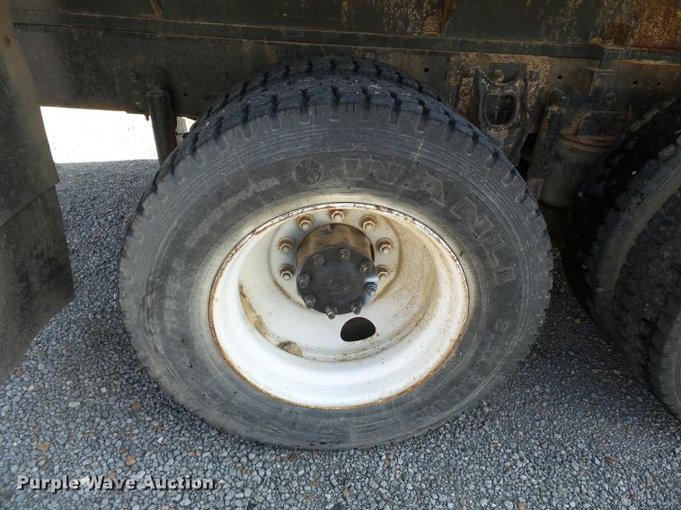 image for item DB7003 1994 International 9400 fertilizer tender truck