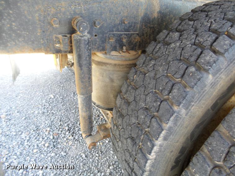 image for item DB7003 1994 International 9400 fertilizer tender truck