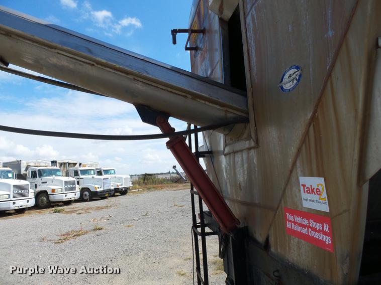 image for item DB7003 1994 International 9400 fertilizer tender truck