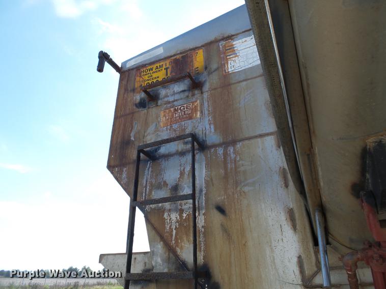 image for item DB7003 1994 International 9400 fertilizer tender truck