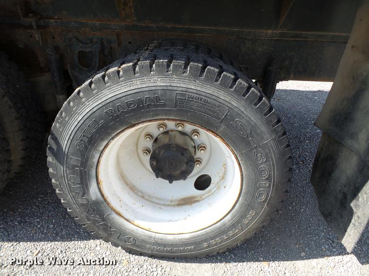 image for item DB7003 1994 International 9400 fertilizer tender truck