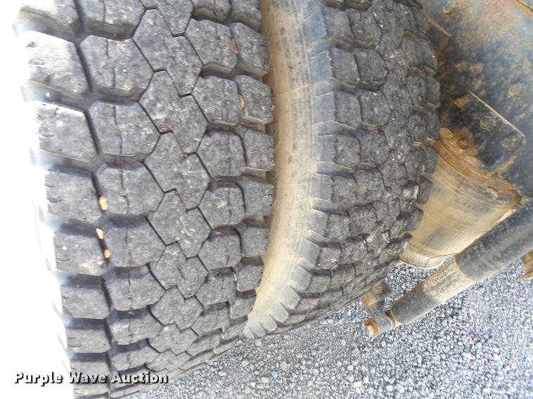 image for item DB7003 1994 International 9400 fertilizer tender truck