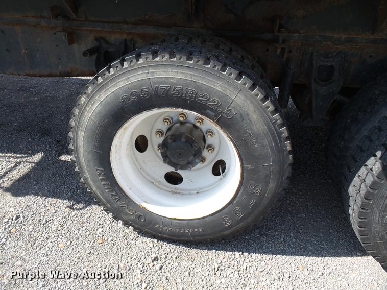 image for item DB7003 1994 International 9400 fertilizer tender truck