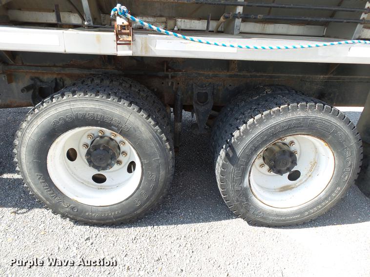 image for item DB7003 1994 International 9400 fertilizer tender truck