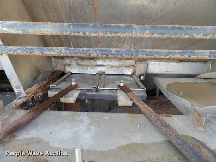 image for item DB7003 1994 International 9400 fertilizer tender truck