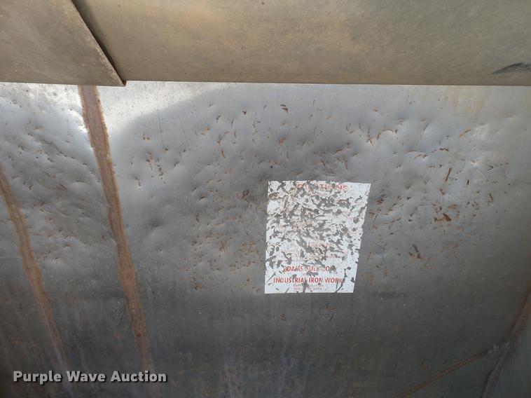 image for item DB7003 1994 International 9400 fertilizer tender truck