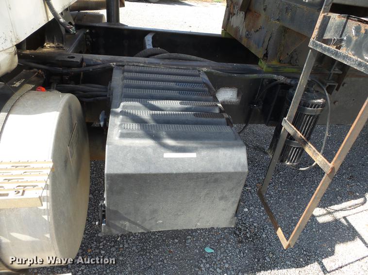 image for item DB7003 1994 International 9400 fertilizer tender truck